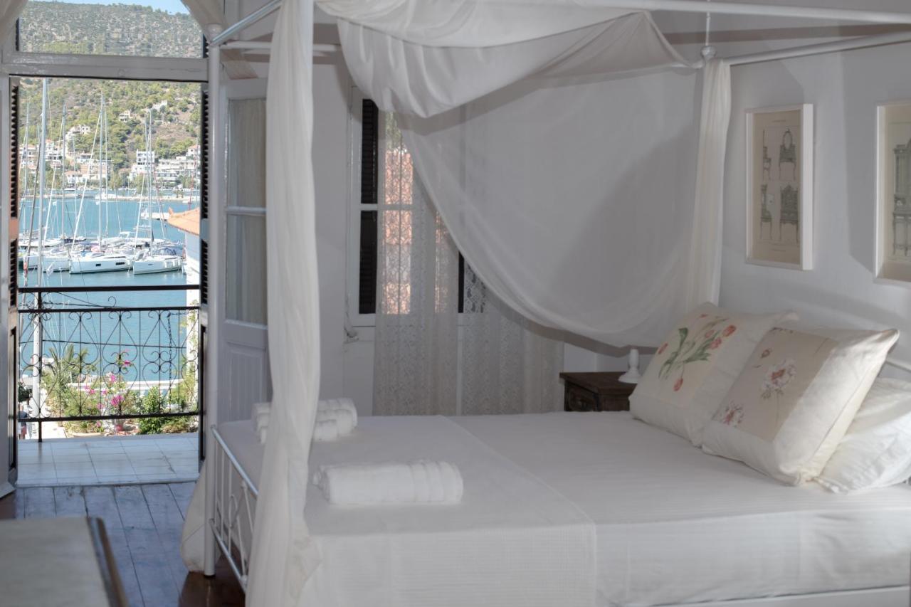 Neoclassical Manor House Poros Town Exterior foto