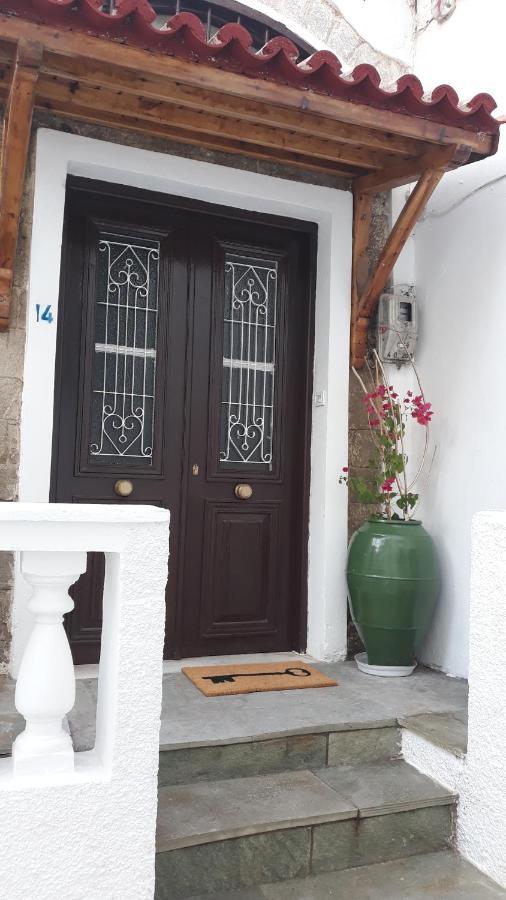 Neoclassical Manor House Poros Town Exterior foto