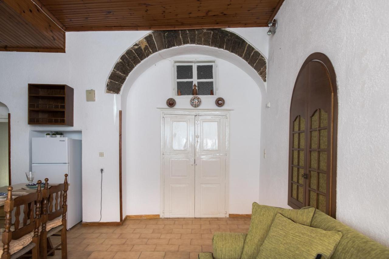 Neoclassical Manor House Poros Town Exterior foto